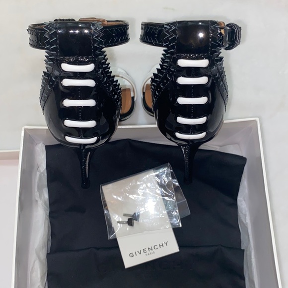 Givenchy Nadia Laced bicolor sandal - Picture 2 of 4